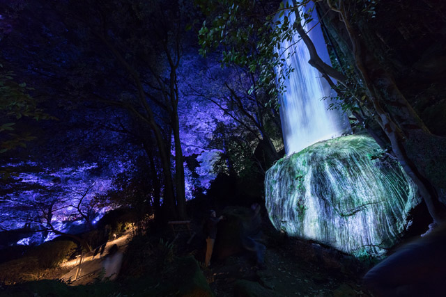 Exhibition view of teamLab: A Forest Where Gods Live – earth music&ecology, 2018, Takeo Hot Springs, Kyushu, Japan © teamLab teamLab is represented by Pace Gallery
