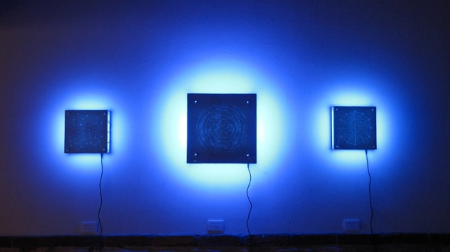 輝器KAGAYAKI-へキメンノシコウ ミクスドメディア 信楽透土、ブルーLED、アクリルナット、アクリルボルト 23×23×7cm~36×36×10㎝