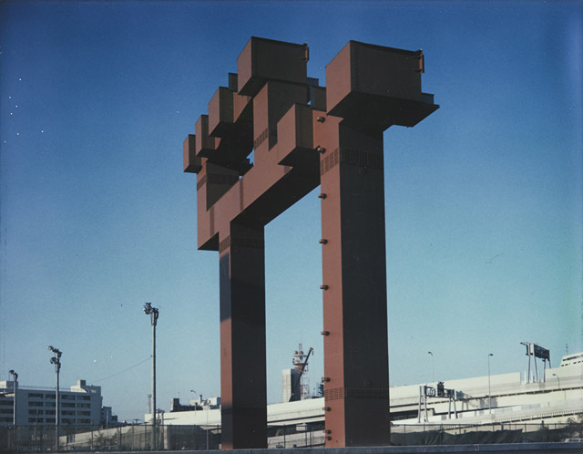 築地仁、「母型都市」、1983-1984 年、ポラロイド、10.6 x 13.2 cm © Hitoshi Tsukiji / Courtesy of Taka Ishii Gallery Photography / Film:築地仁「母型都市」タカ・イシイギャラリー フォトグラフィー/フィルム